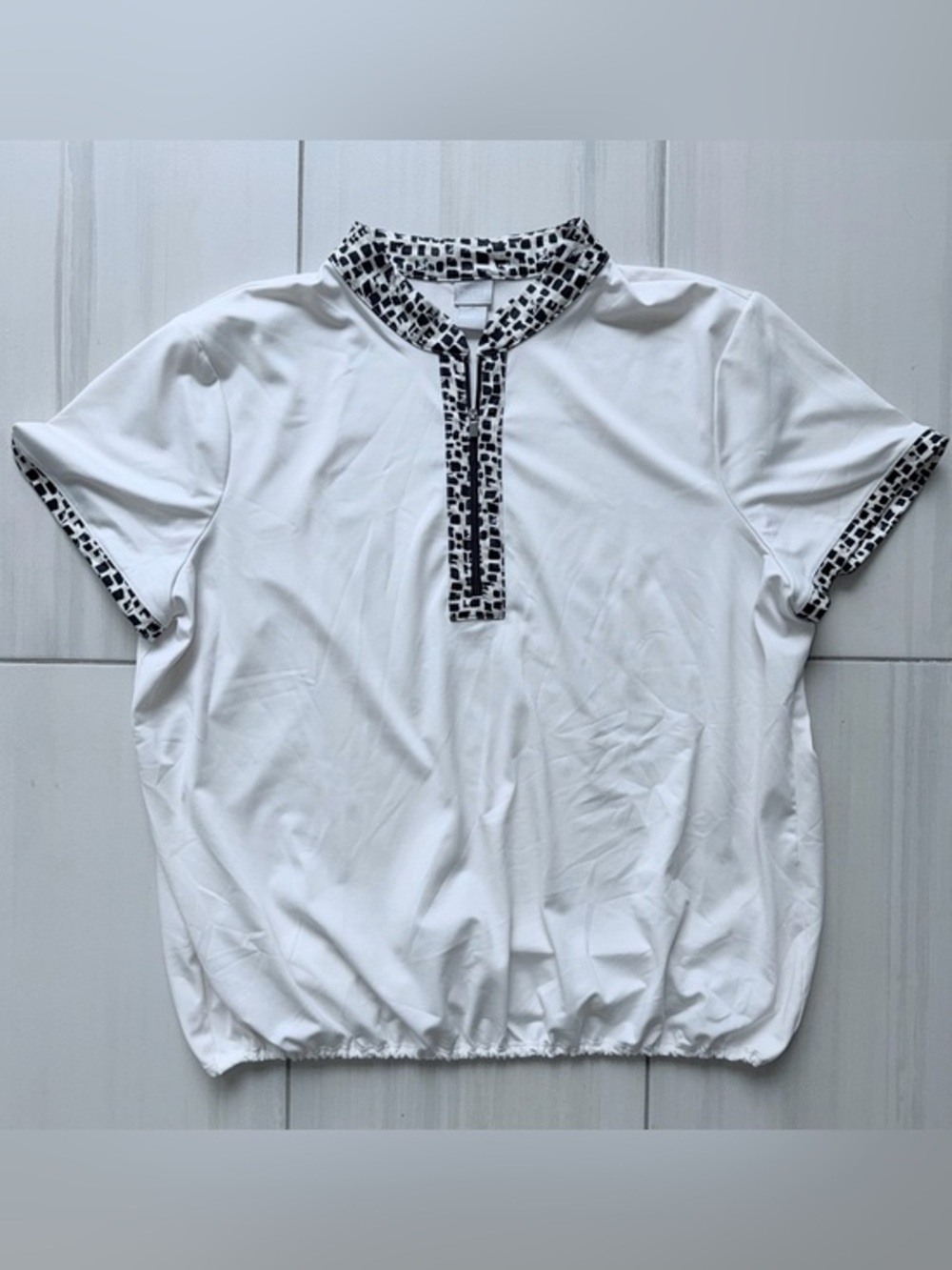 Chico’s Zenergy Women’s White Short-Sleeve Polo with Black Pattern Trim size 4
